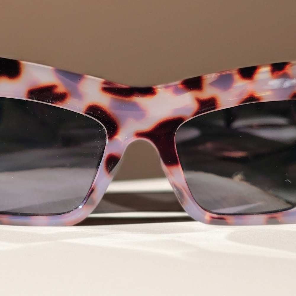 Chic Snow-Tortoise Shell I-Sea Sunglasses for Women